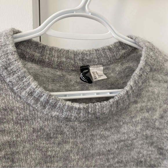 H&M sweater - Picture 3 of 6